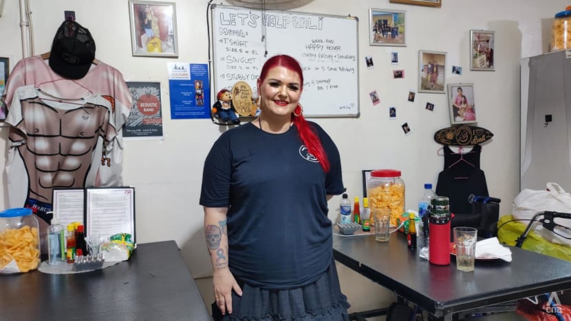 Berbagi makanan hingga bangun rumah, bule dermawan ini bantu ribuan warga Bali sejak pandemi