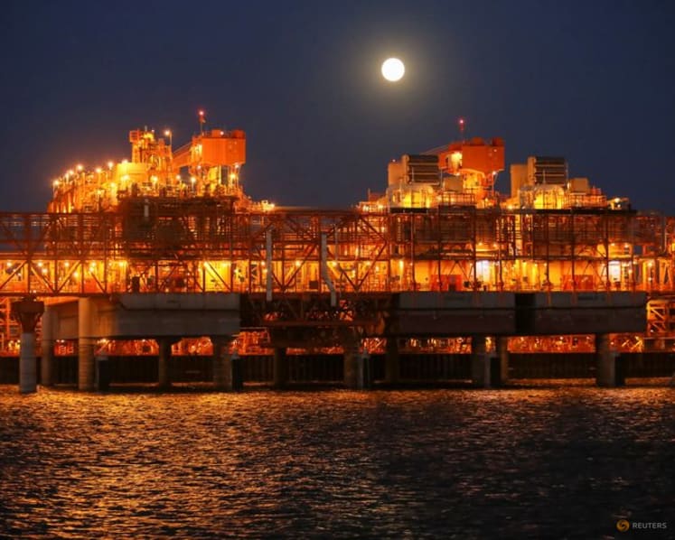 Oil settles up on renewed US-Iran hostilities and threat of Red Sea closure