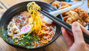 Ternyata makan ramen bisa memperpendek usia, kok bisa? 