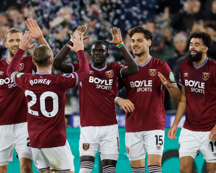 Man City lose ground on Arsenal with draw at West Ham