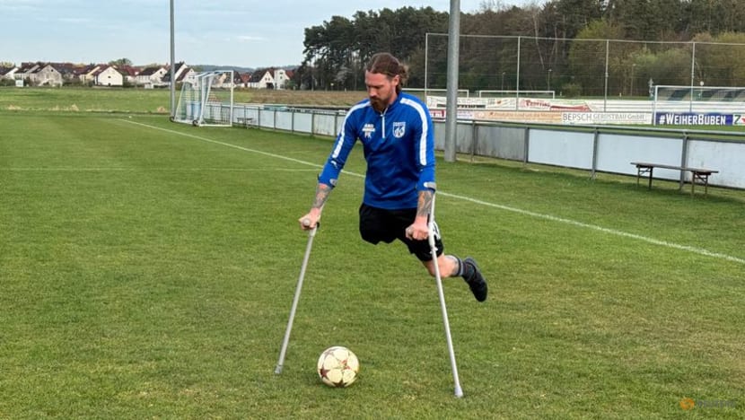 One-legged footballer shines in German amateur league