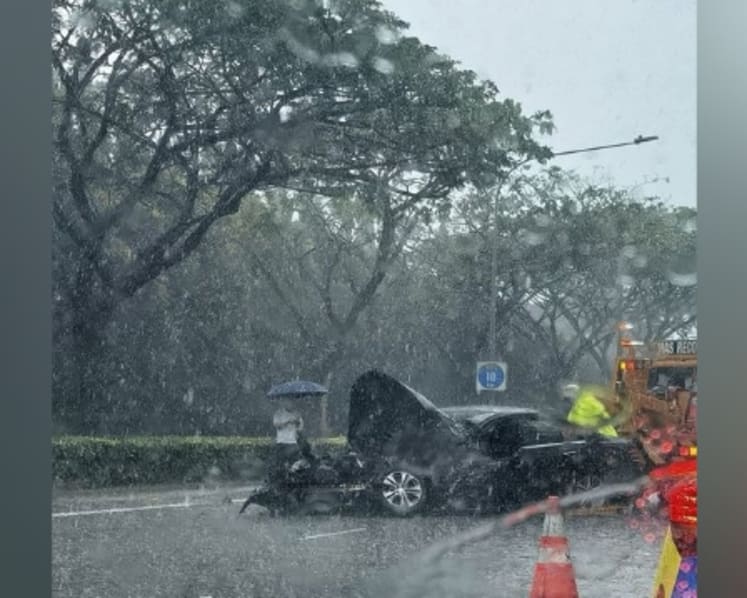 11 people taken to hospital after traffic accident along KPE