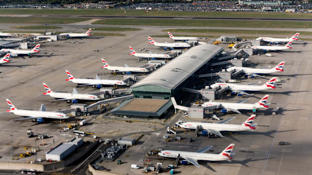 英国机场现安全大漏洞  男子无票无证无护照登上飞机