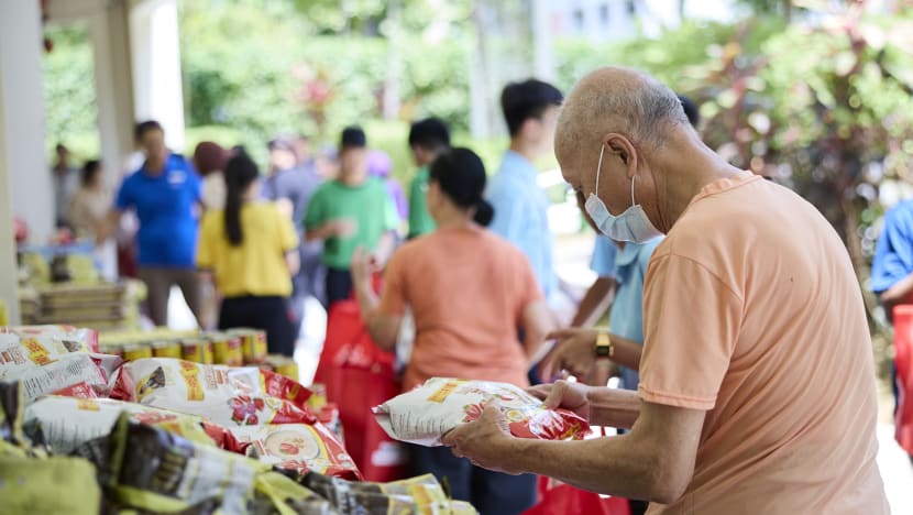 10,000 keluarga berpendapatan rendah terima pek makanan lebih sihat 10,000 keluarga berpendapatan rendah terima pek makanan lebih sihat