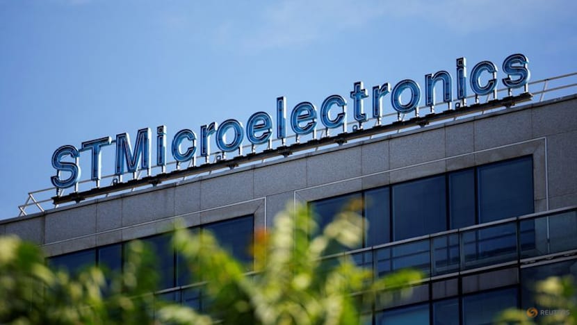 Chipmaker STMicro tells Rome it will not slash jobs in Italy