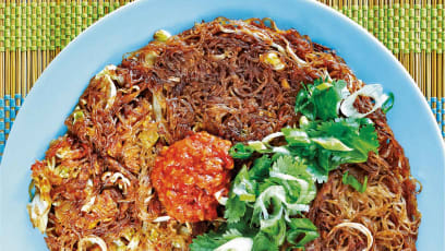 We Made This JB Ah Meng-Inspired Crispy Bee Hoon Pancake