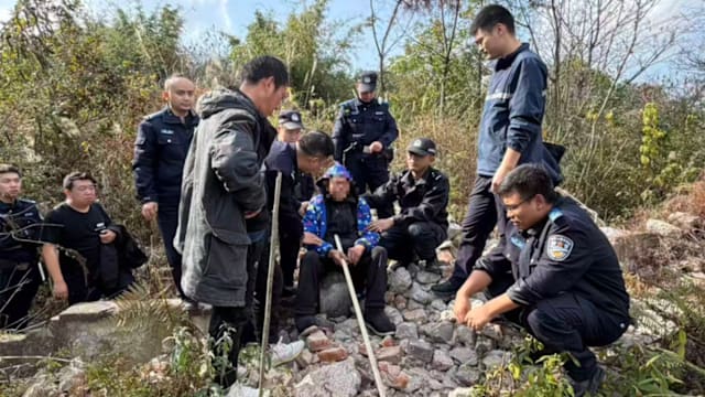 不满家人拒买手机 中国老翁赌气躲深山失联三天