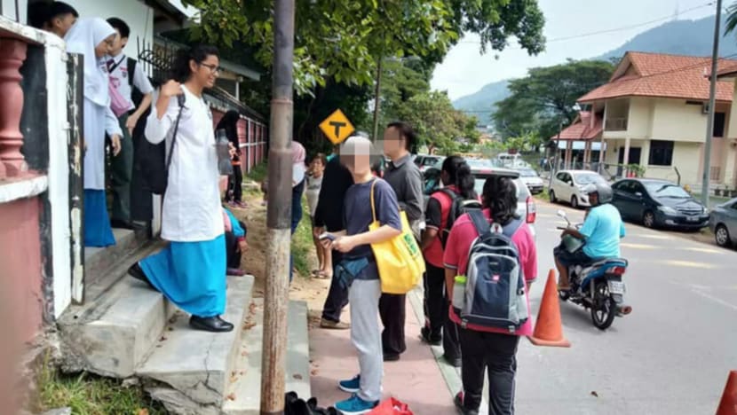 6 NGO M'sia buat aduan polis berhubung pengedaran kitab Injil depan sekolah