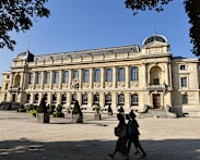 Chinese woman charged over gold theft at Paris Natural History Museum