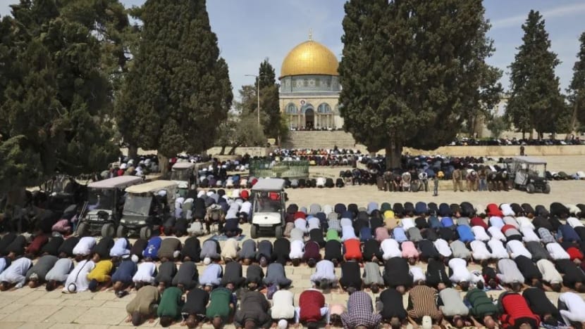 Israel larang lelaki Palestin berusia 12-40 tahun solat di Masjid Al-Aqsa Israel larang lelaki Palestin berusia 12-40 tahun solat di Masjid Al-Aqsa