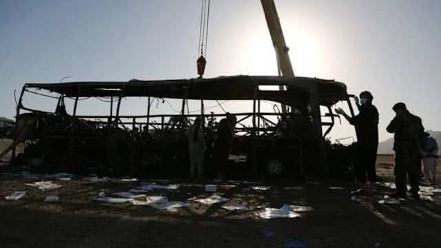 阿富汗一辆小型巴士坠入山谷 至少15人丧命