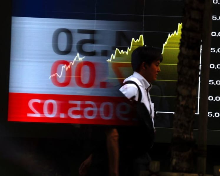 Stocks rise despite Iran tensions, oil up, yen eases