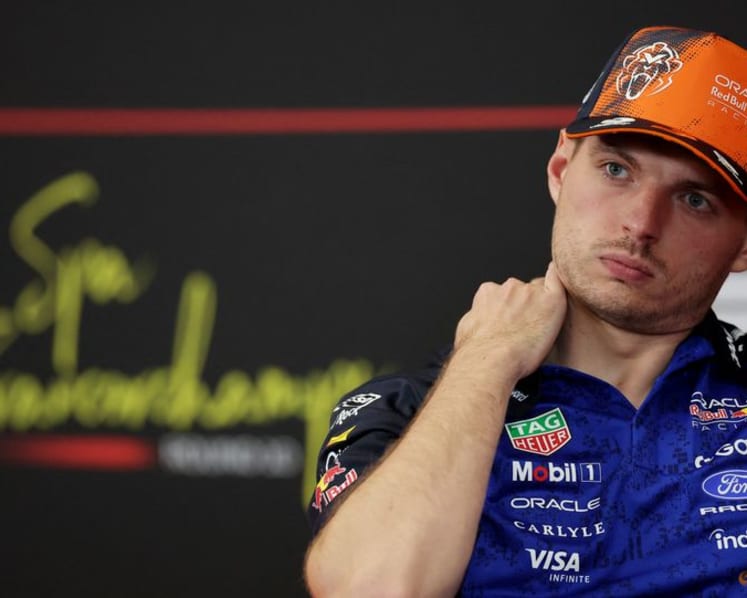 Verstappen reverts to old rear wing after successive crashes