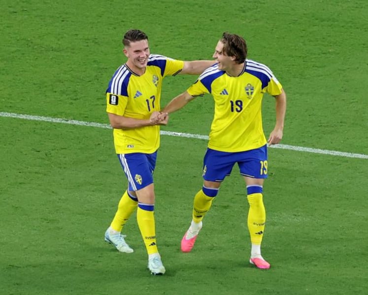 High-flying Sweden take on disappointed Dutch in Group F