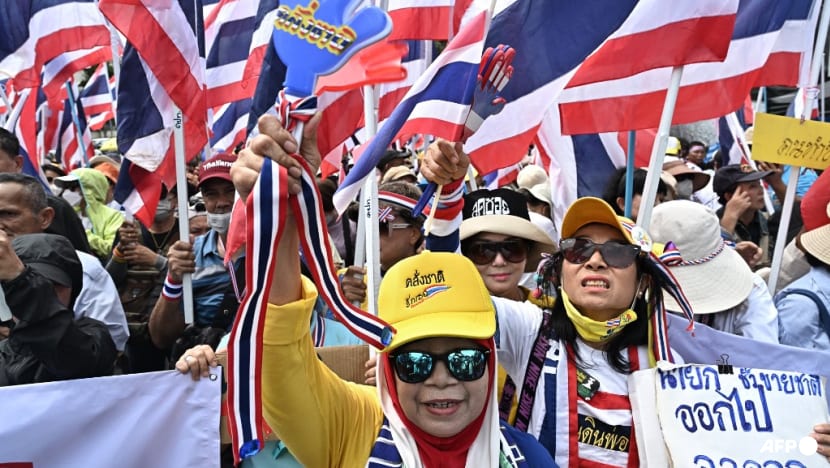 On Thursday, June 19, 2025, hundreds of protesters gathered outside Thailand’s Government House.