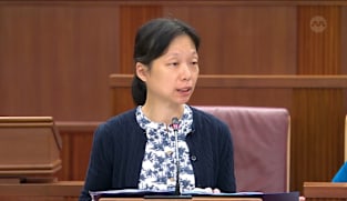 Jasmin Lau on Posting Group banding