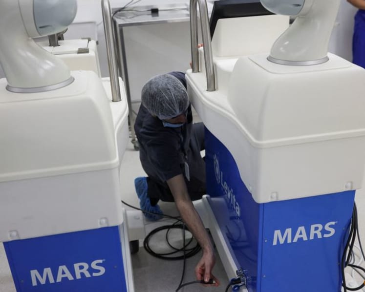 AI-guided cameras make solo surgery possible in step towards surgical automation