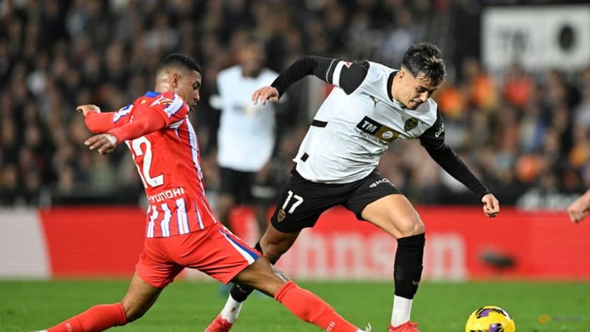 Atletico claim provisional top spot with 3-0 win at Valencia