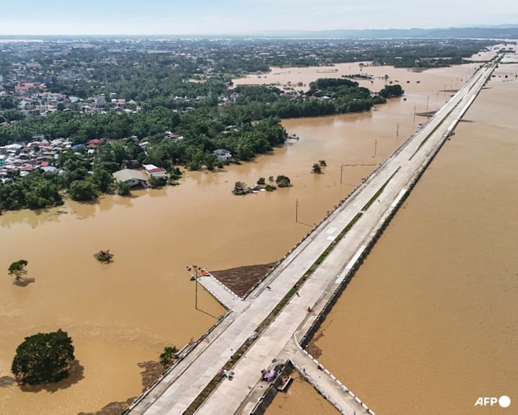 Singapore leaders send condolences over Philippine typhoons