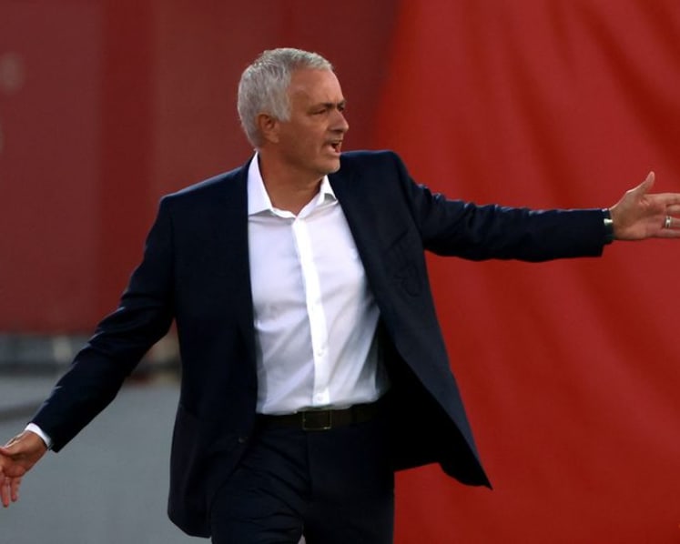 Mourinho gets strong winning start at Benfica