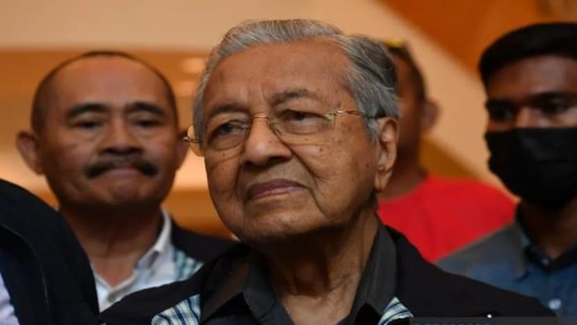 Dr Mahathir Mohamad undur diri dari Gerakan Tanah Air Dr Mahathir Mohamad undur diri dari Gerakan Tanah Air