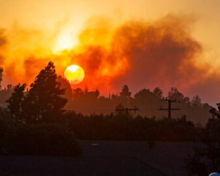 100,000 in Southern California to evacuate as blaze grows 