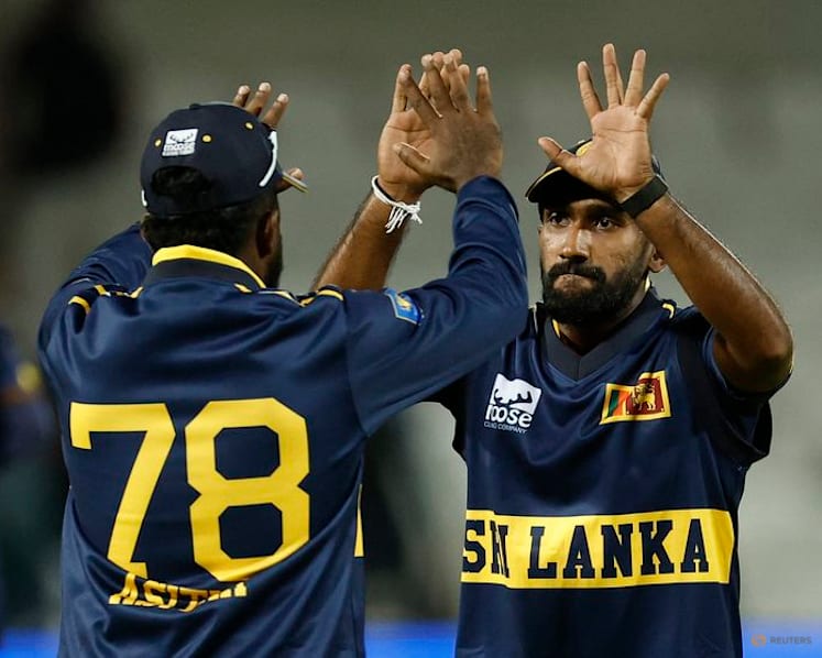 Sri Lanka grab dramatic win over England to square series