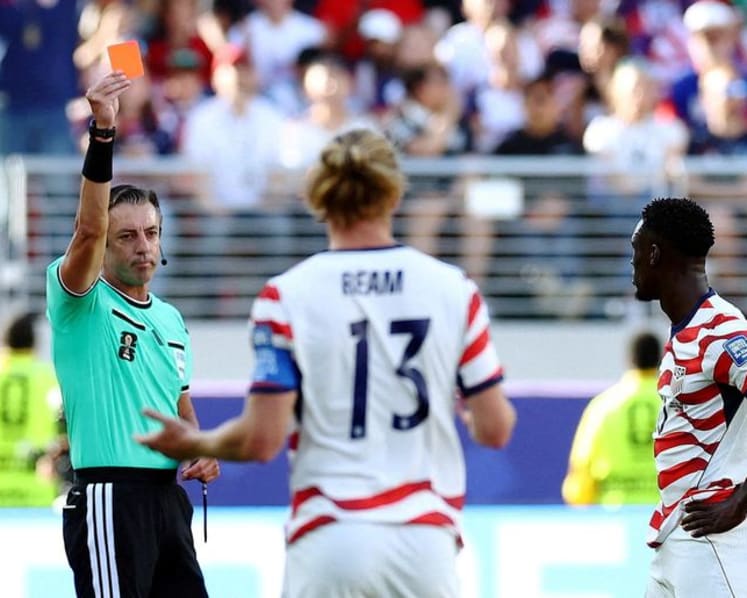 FIFA backs referee after Trump criticism