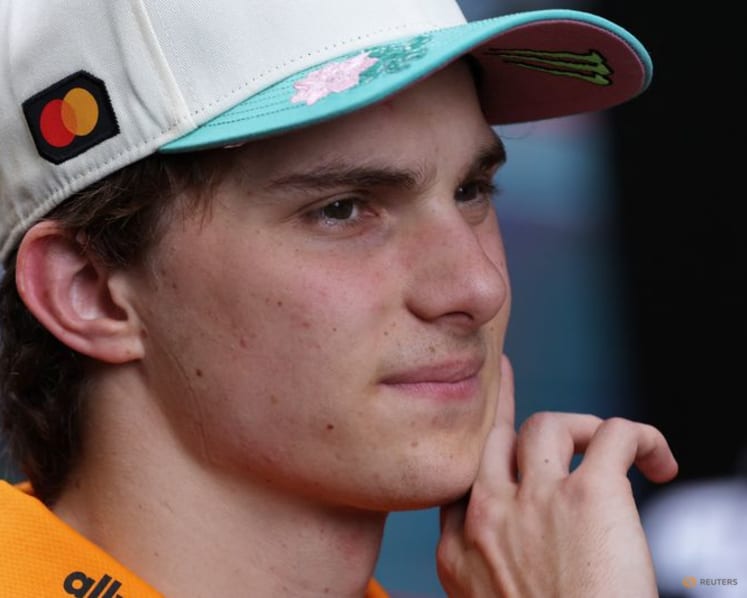 Norris nine points clear after Piastri crashes in Sao Paulo sprint