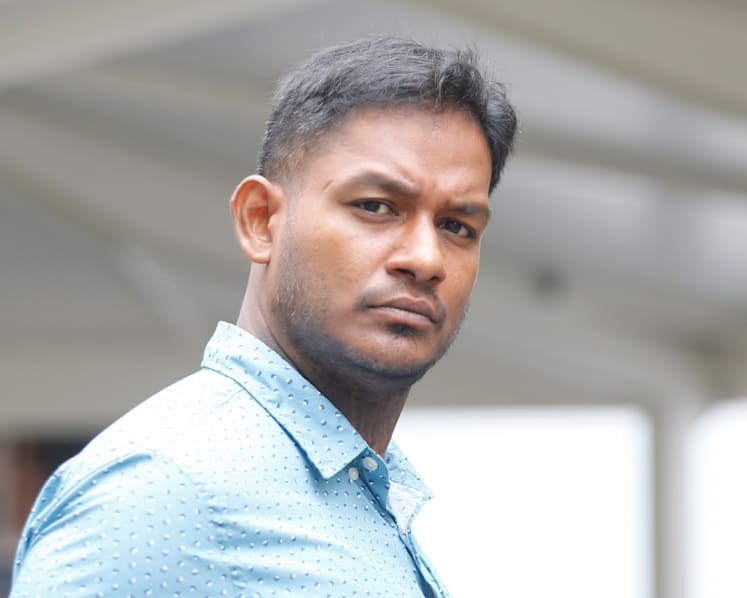 Man charged with abusing, assaulting three police officers