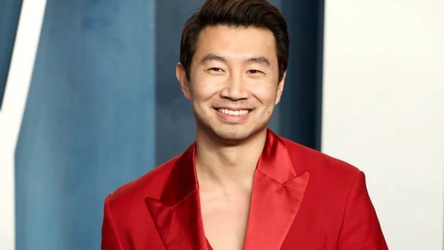 出席新书签名会　刘思慕被不速之客扔垃圾