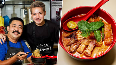 Father & Son Hawkers Sell Ipoh Curry Noodles Using 30-Year-Old Family Recipe