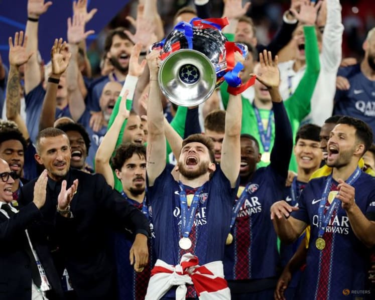 Kvaratskhelia named Champions League's best player, five from PSG in team of season