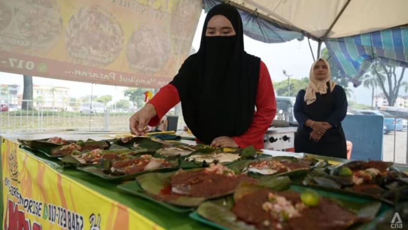 Peniaga bazar Ramadan JB berdepan kos lebih tinggi, peraturan lebih ketat dan pelanggan lebih hemah berbelanja Peniaga bazar Ramadan JB berdepan kos lebih tinggi, peraturan lebih ketat dan pelanggan lebih hemah berbelanja