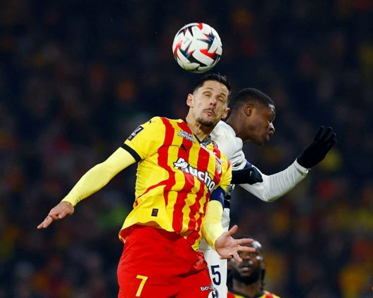 Lens combine northern grit and nous to scale Ligue 1 summit