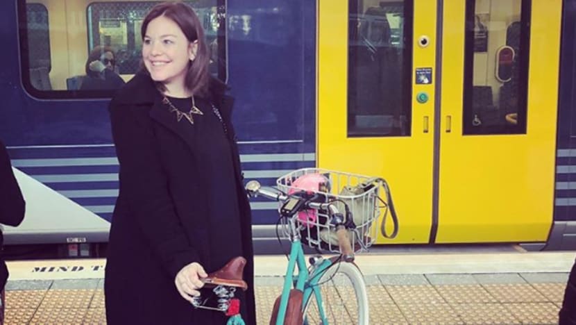 Menteri New Zealand Julie Anne Genter berbasikal ke hospital kerana 'kereta tak cukup ruang' Menteri New Zealand Julie Anne Genter berbasikal ke hospital kerana 'kereta tak cukup ruang'