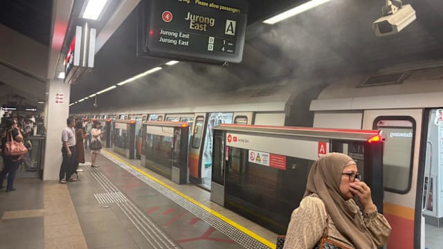 三巴旺地铁列车冒烟 SMRT：停用列车以进行检查