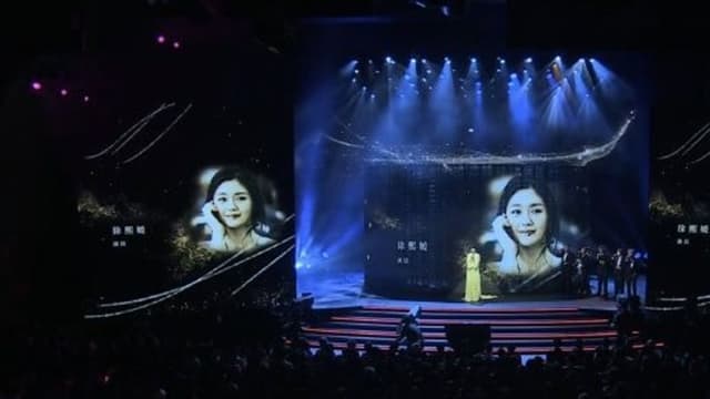 金像奖追思环节　岑宁儿献唱卢凯彤遗作，大S、方大同身影惹泪崩！