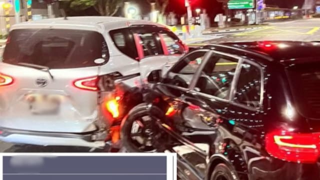 淡滨尼两轿车发生碰撞 其一轿车疑路税已过期