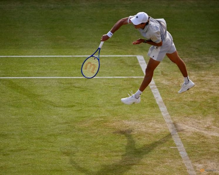 De Minaur up and running at Queen's, Mensik suffers early defeat