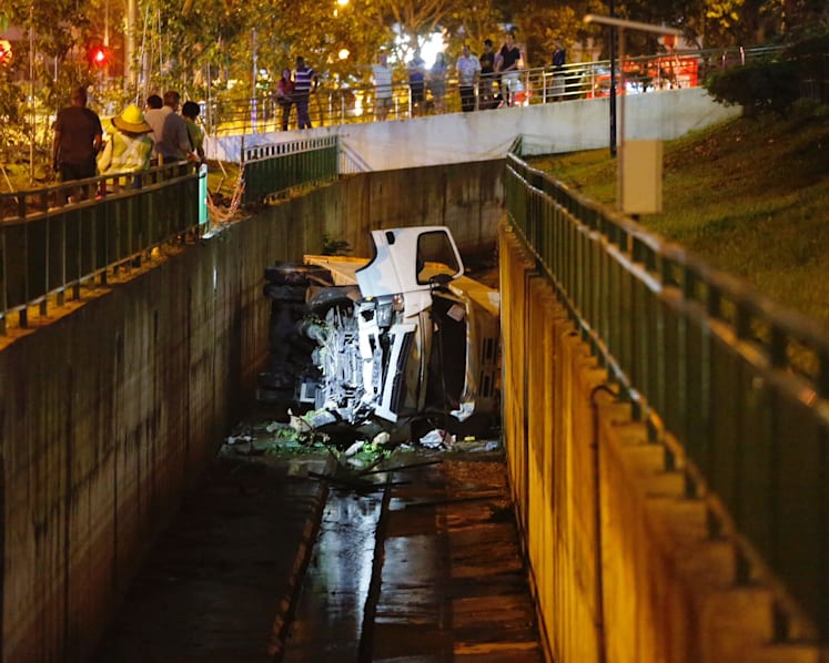 Man loses control of lorry and plunges into Lower Delta Road canal