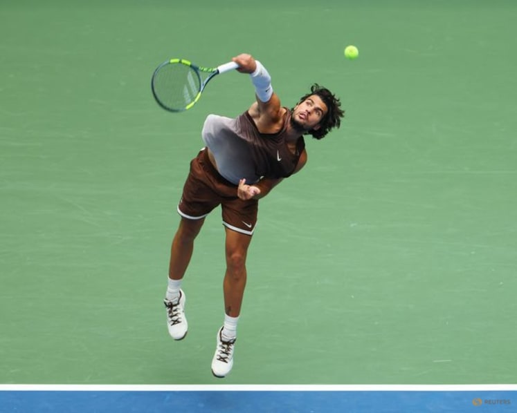 Pain-free Alcaraz makes winning return after injury layoff