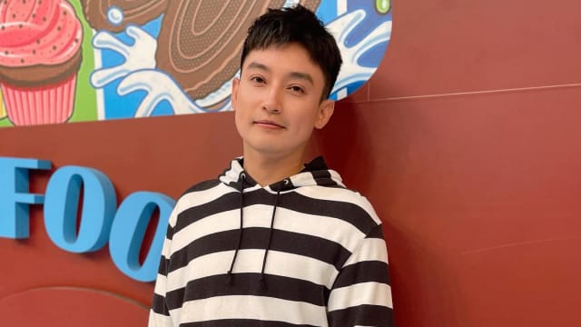 Eason遭主持人欺压　对方故意打翻冰品要他“吃地上的”