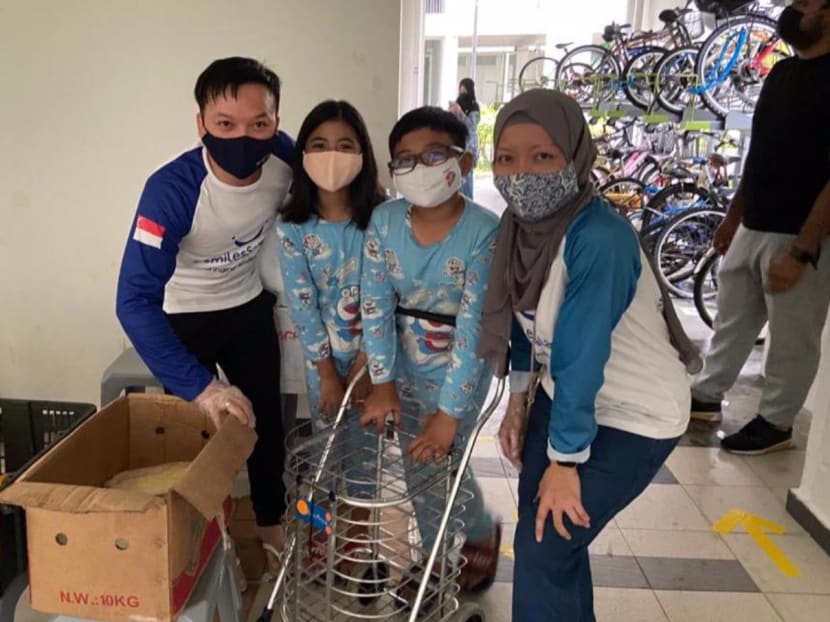 Madam Azlina Ahmad (right) with her fellow volunteers.