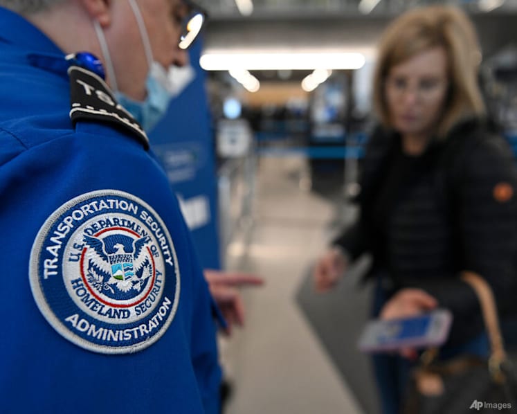 Trump orders government to pay airport security workers