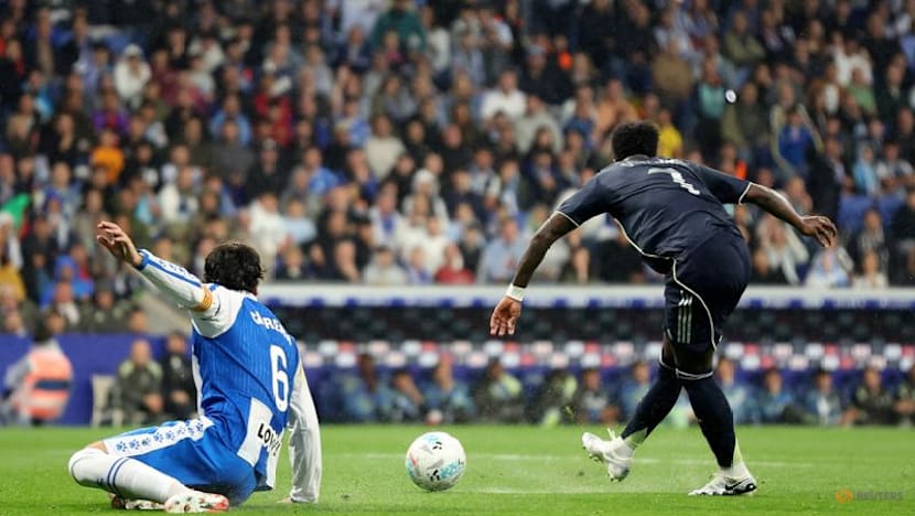 Vinicius Jr. double keeps Real Madrid's title hopes alive with 2-0 win at Espanyol — image 6