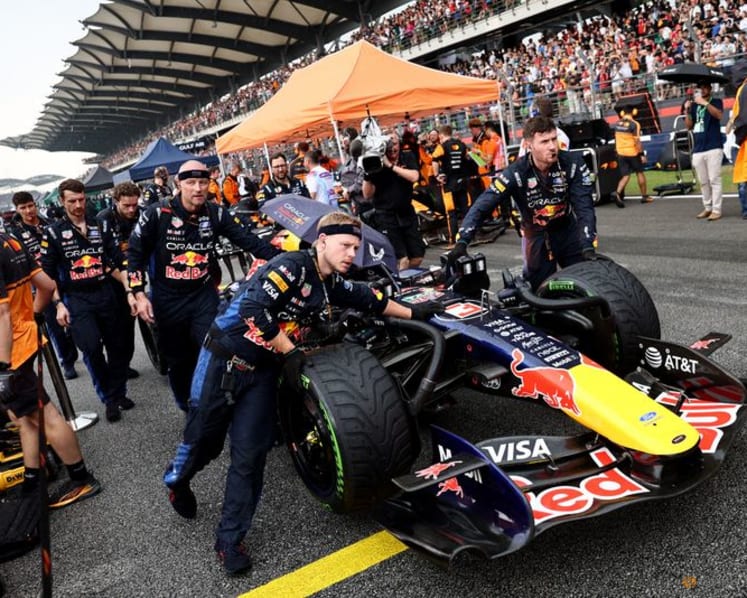Bahrain Grand Prix in Sepang delayed due to heavy rain