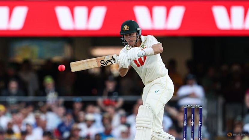 Australia take lead over fumbling England in second Ashes test