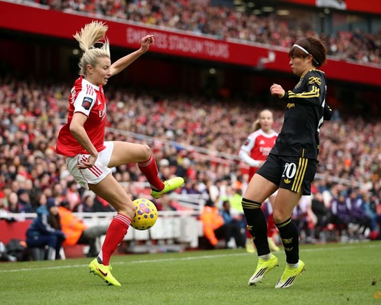 Arsenal fail to capitalise as Man United hold on for point in WSL