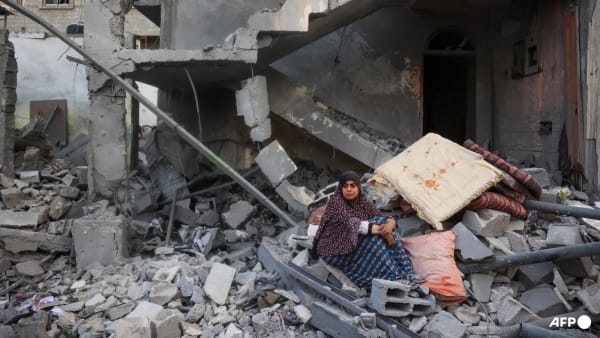 Israeli strikes kill over 400 in Gaza, say Palestinians; ceasefire on brink